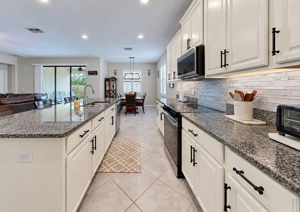 En Venta: $393,000 (2 camas, 2 baños, 1959 Pies cuadrados)