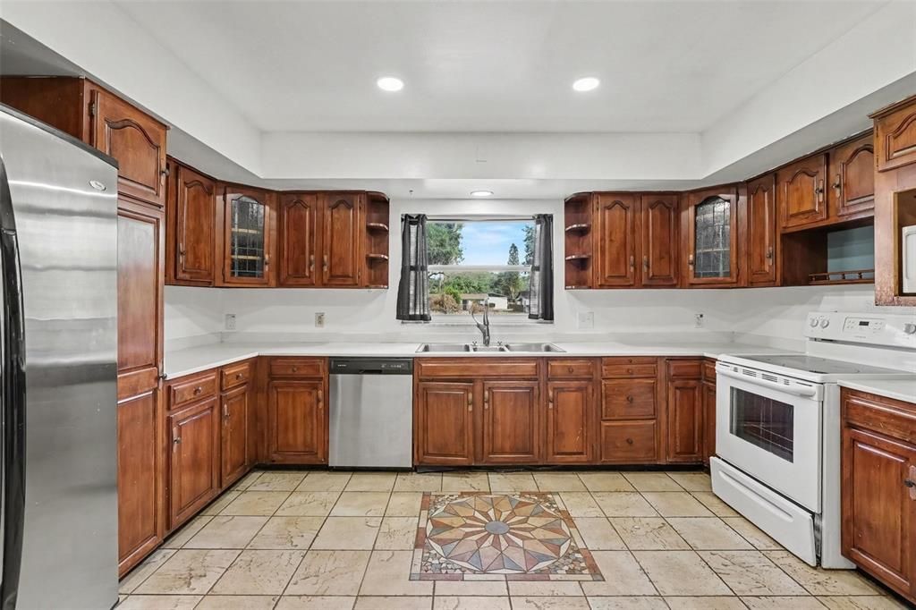 For Sale: $354,950 (3 beds, 2 baths, 1677 Square Feet)