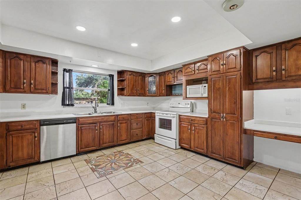 For Sale: $354,950 (3 beds, 2 baths, 1677 Square Feet)