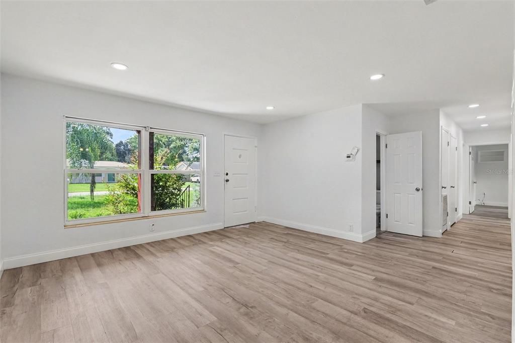 For Sale: $354,950 (3 beds, 2 baths, 1677 Square Feet)