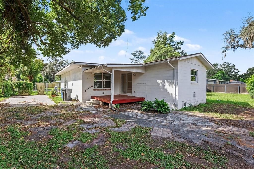 For Sale: $354,950 (3 beds, 2 baths, 1677 Square Feet)