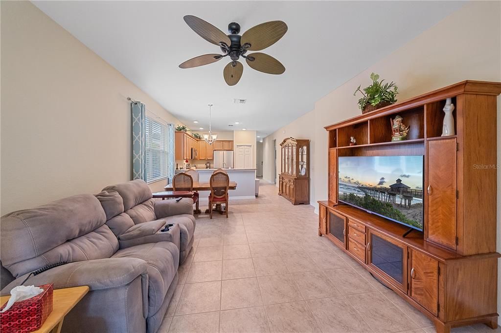 Active With Contract: $312,000 (3 beds, 2 baths, 1443 Square Feet)