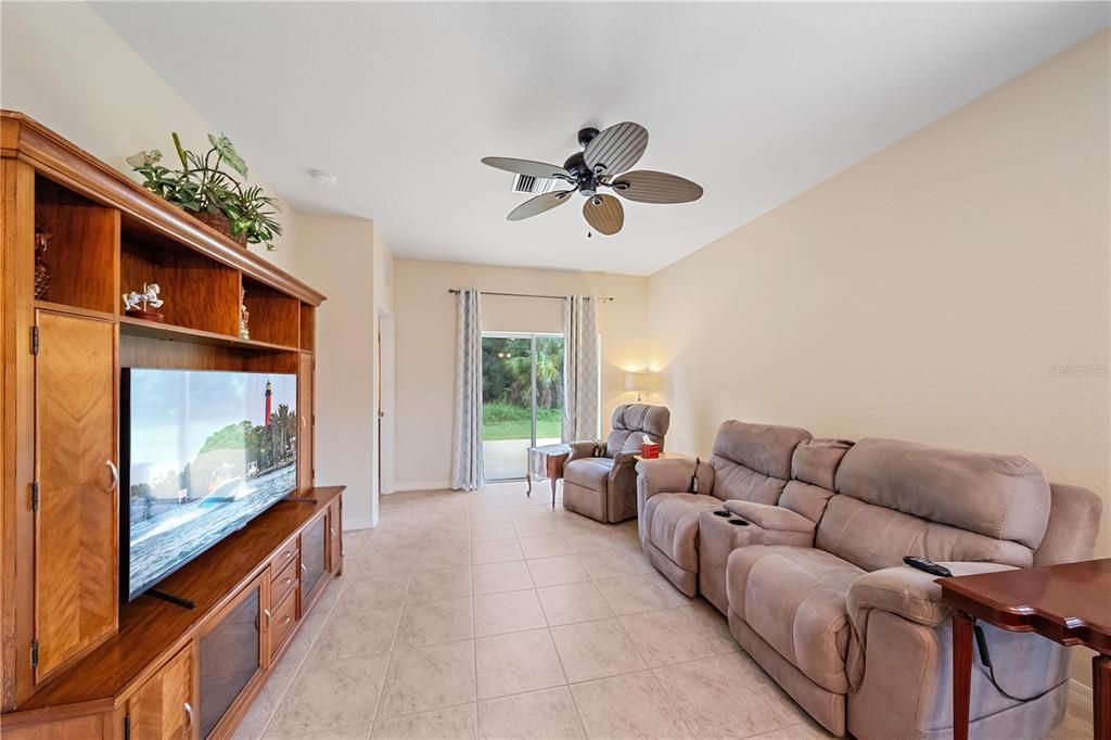 Active With Contract: $312,000 (3 beds, 2 baths, 1443 Square Feet)