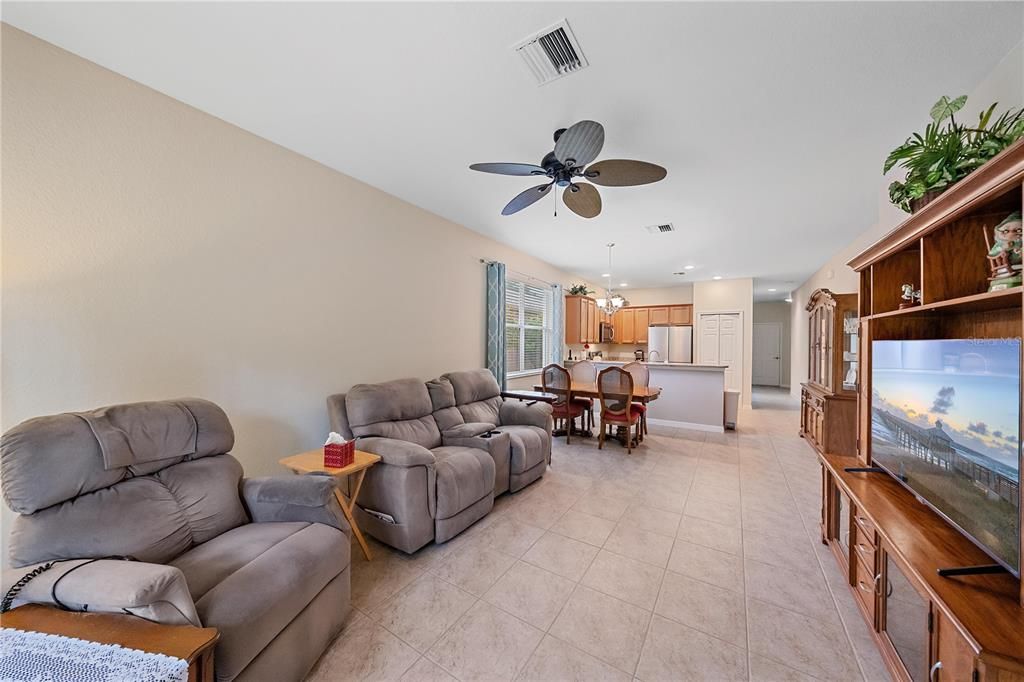 Active With Contract: $312,000 (3 beds, 2 baths, 1443 Square Feet)