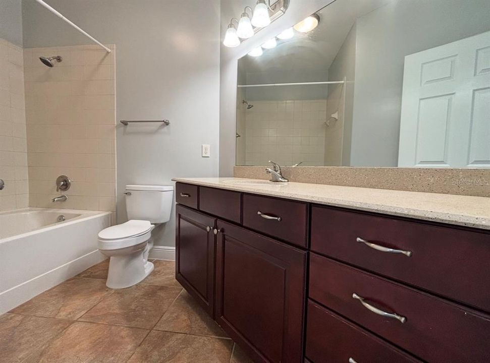 В аренду: $1,895 (2 спален, 2 ванн, 1068 Квадратных фут)
