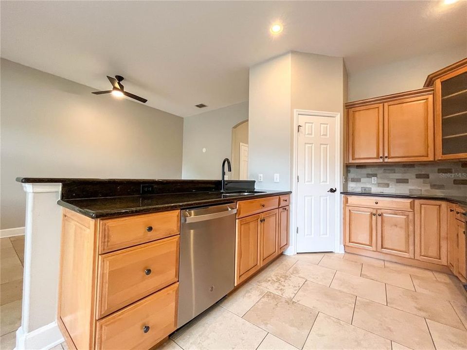For Rent: $2,999 (3 beds, 2 baths, 2125 Square Feet)