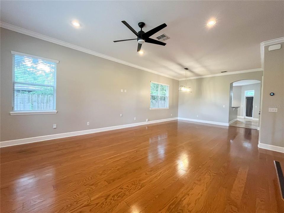 For Rent: $2,999 (3 beds, 2 baths, 2125 Square Feet)