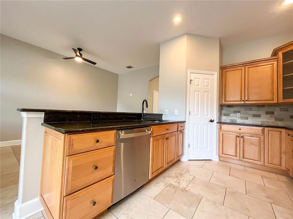 For Rent: $2,999 (3 beds, 2 baths, 2125 Square Feet)