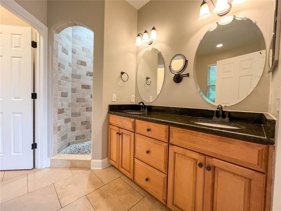 For Rent: $2,999 (3 beds, 2 baths, 2125 Square Feet)