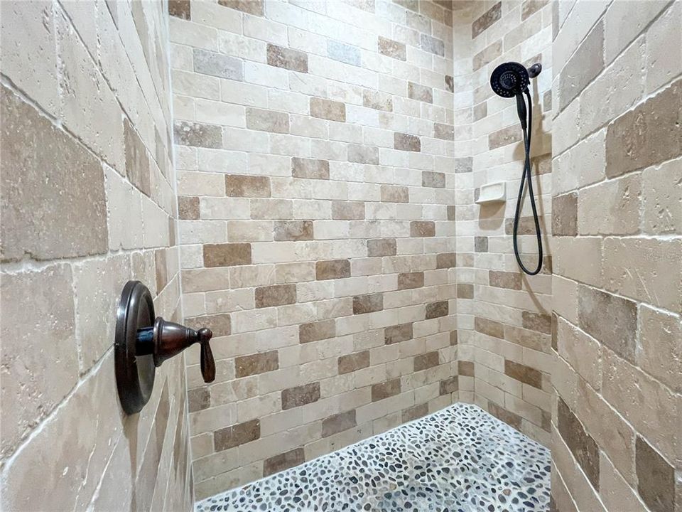 For Rent: $2,999 (3 beds, 2 baths, 2125 Square Feet)