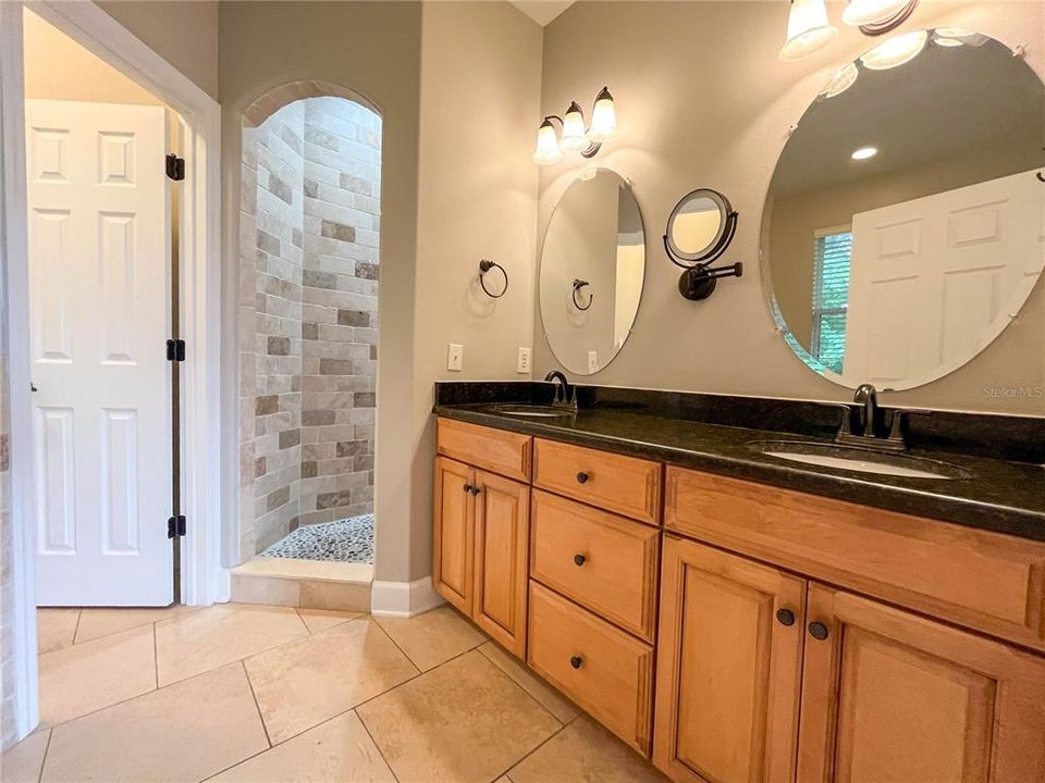 For Rent: $2,999 (3 beds, 2 baths, 2125 Square Feet)
