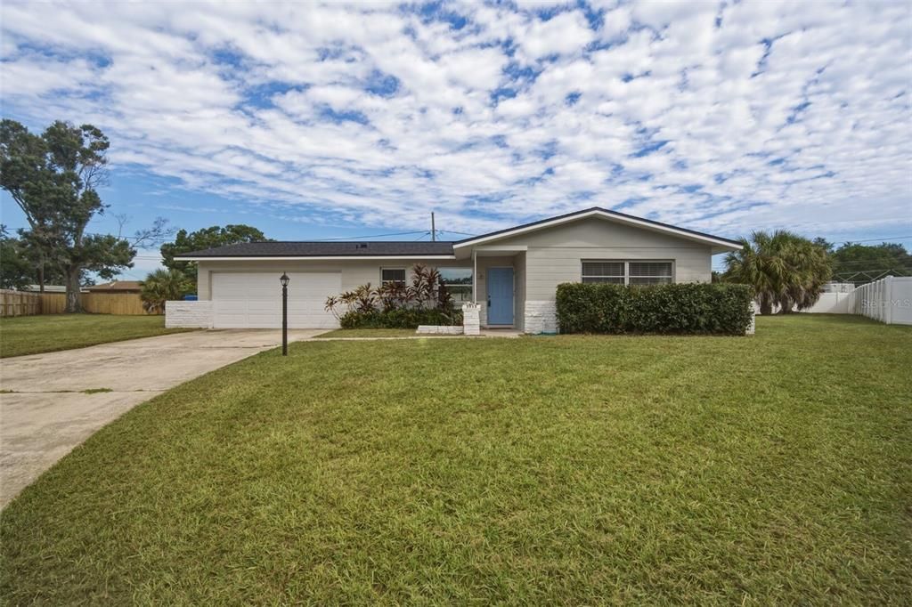 Под контрактом: $559,000 (4 спален, 2 ванн, 1780 Квадратных фут)