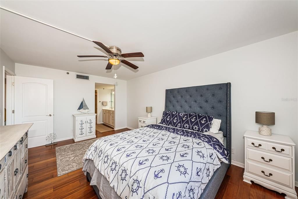В аренду: $2,999 (2 спален, 2 ванн, 1150 Квадратных фут)