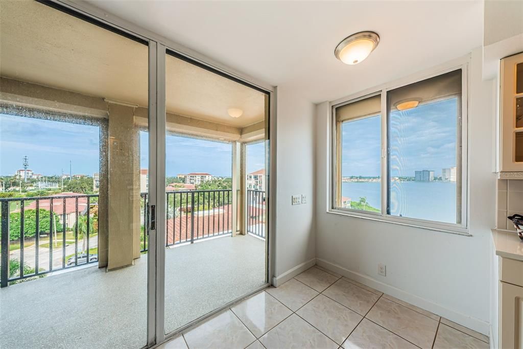 В аренду: $2,999 (2 спален, 2 ванн, 1150 Квадратных фут)