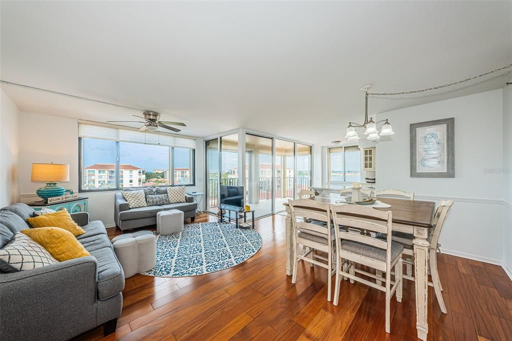 В аренду: $2,999 (2 спален, 2 ванн, 1150 Квадратных фут)
