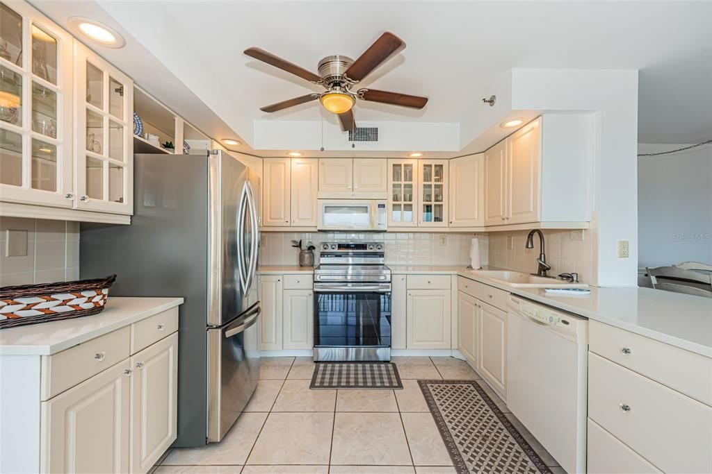 В аренду: $2,999 (2 спален, 2 ванн, 1150 Квадратных фут)