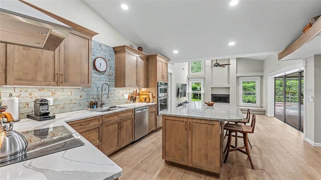 Activo con contrato: $540,000 (4 camas, 2 baños, 2368 Pies cuadrados)