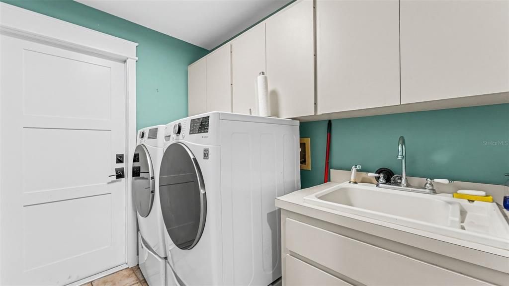 Activo con contrato: $540,000 (4 camas, 2 baños, 2368 Pies cuadrados)