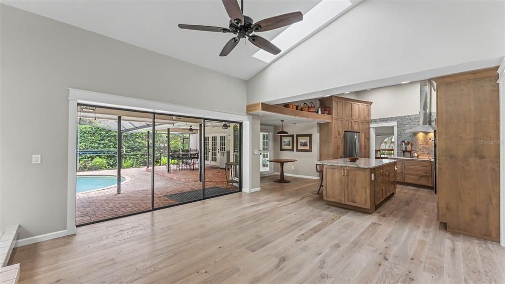 Activo con contrato: $540,000 (4 camas, 2 baños, 2368 Pies cuadrados)