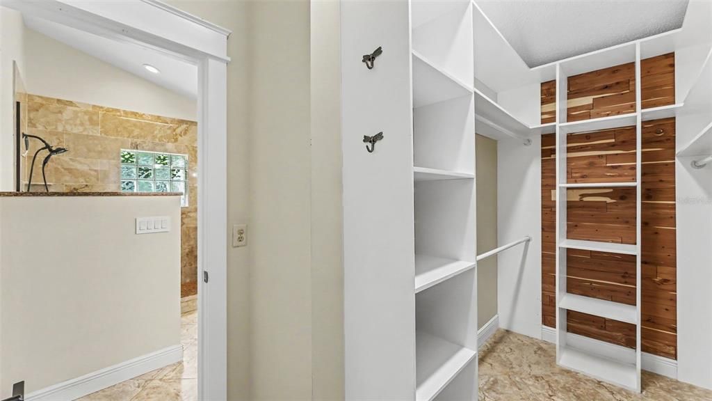 Activo con contrato: $540,000 (4 camas, 2 baños, 2368 Pies cuadrados)