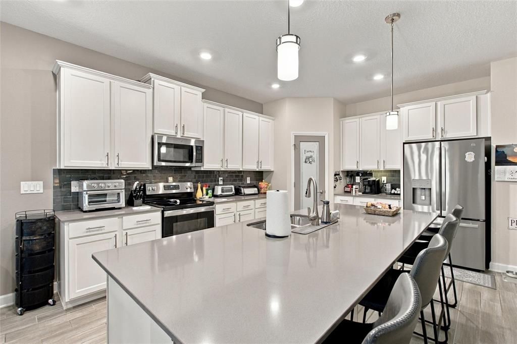 For Sale: $560,000 (3 beds, 2 baths, 2429 Square Feet)