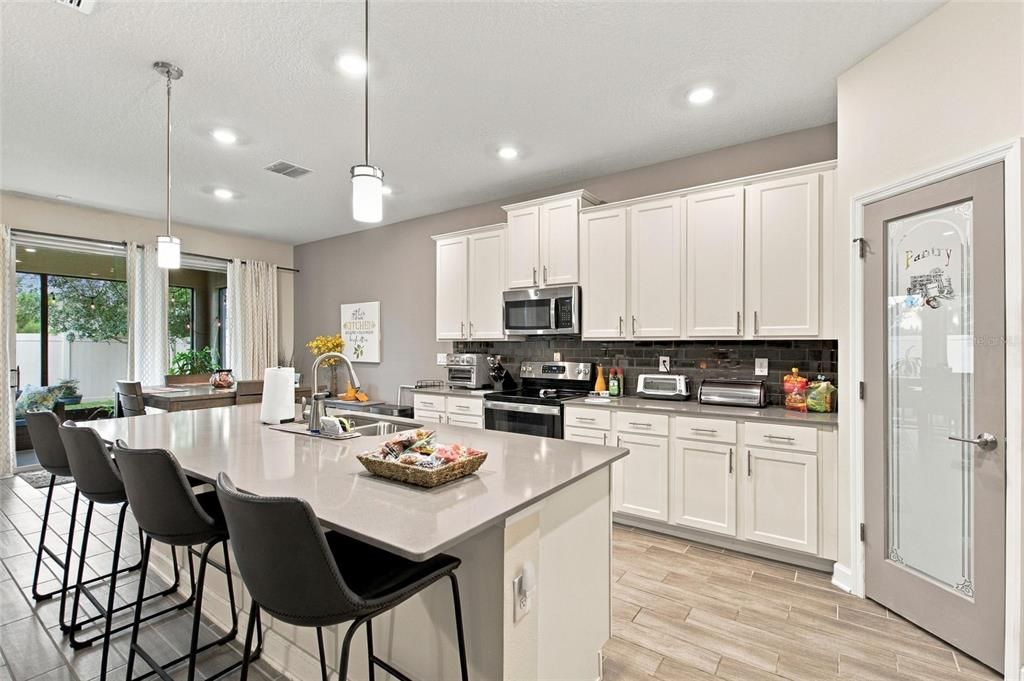 For Sale: $560,000 (3 beds, 2 baths, 2429 Square Feet)