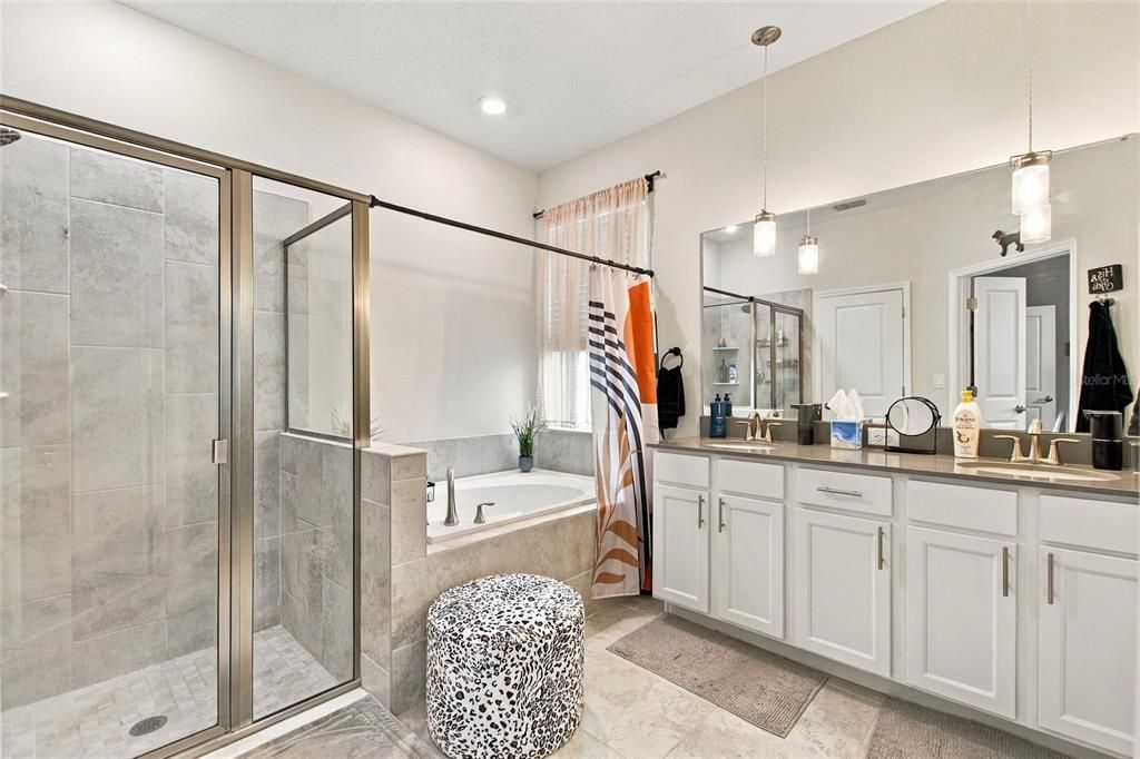 For Sale: $560,000 (3 beds, 2 baths, 2429 Square Feet)
