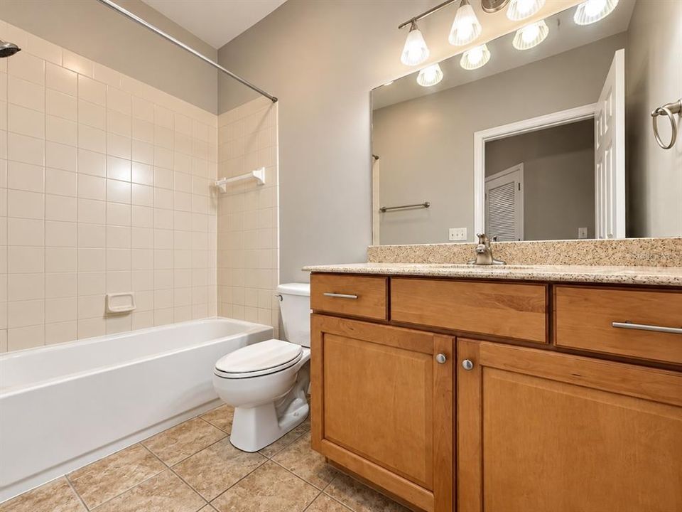 В аренду: $1,895 (2 спален, 2 ванн, 1044 Квадратных фут)