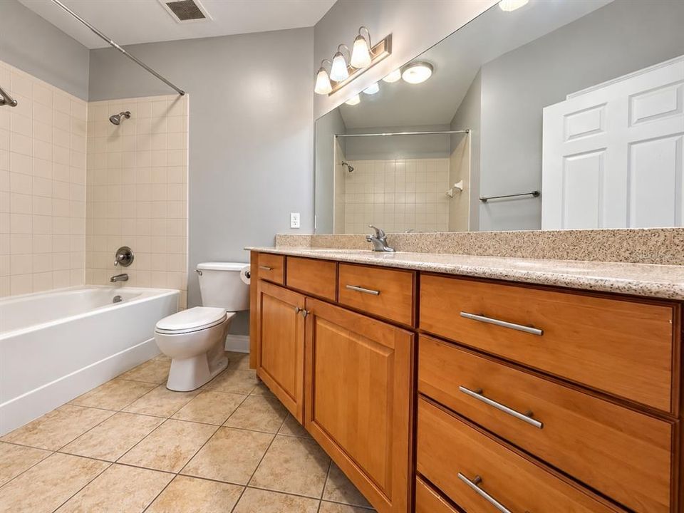 В аренду: $1,895 (2 спален, 2 ванн, 1044 Квадратных фут)