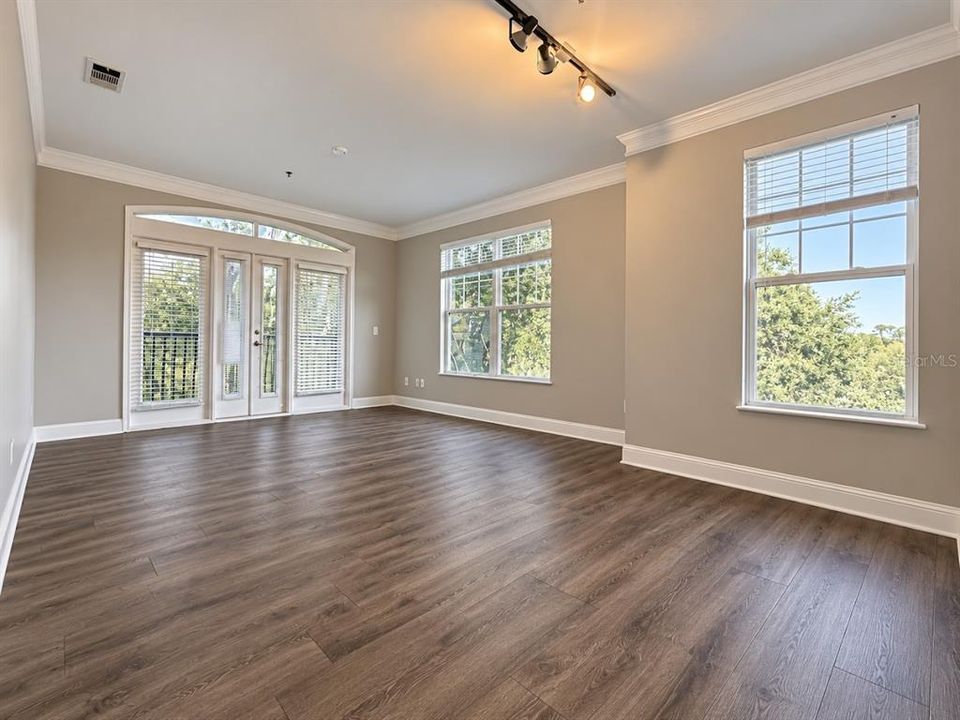 В аренду: $1,895 (2 спален, 2 ванн, 1044 Квадратных фут)