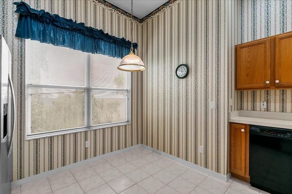 Под контрактом: $479,900 (4 спален, 2 ванн, 2054 Квадратных фут)