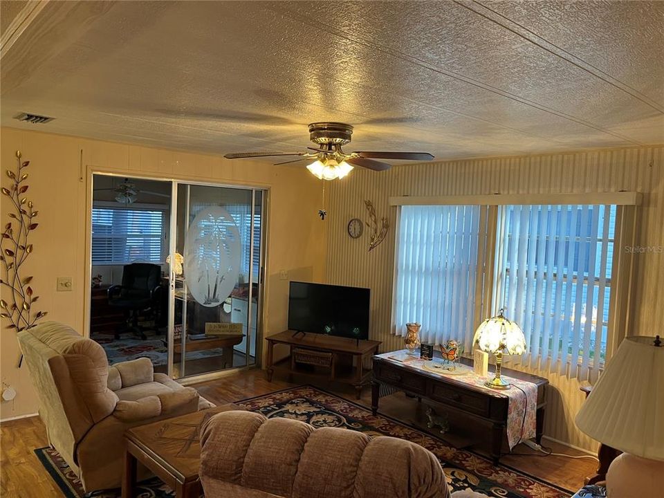 En Venta: $136,900 (2 camas, 2 baños, 1032 Pies cuadrados)