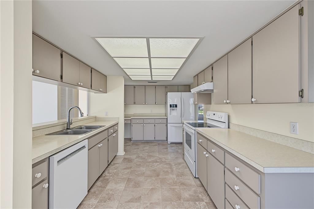 En Venta: $349,000 (3 camas, 2 baños, 2136 Pies cuadrados)