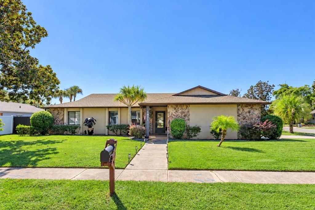 For Sale: $575,000 (3 beds, 2 baths, 2031 Square Feet)