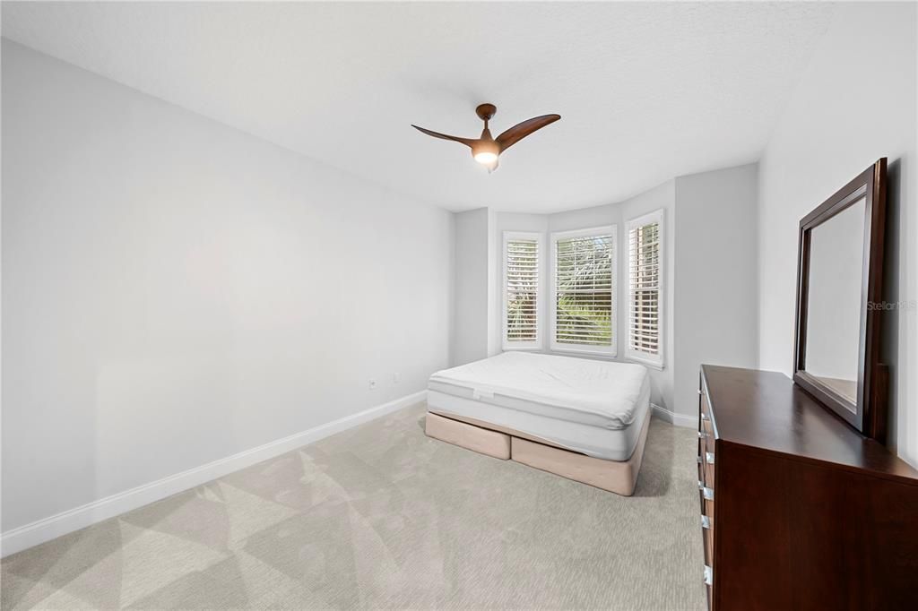 For Sale: $915,000 (3 beds, 3 baths, 1952 Square Feet)