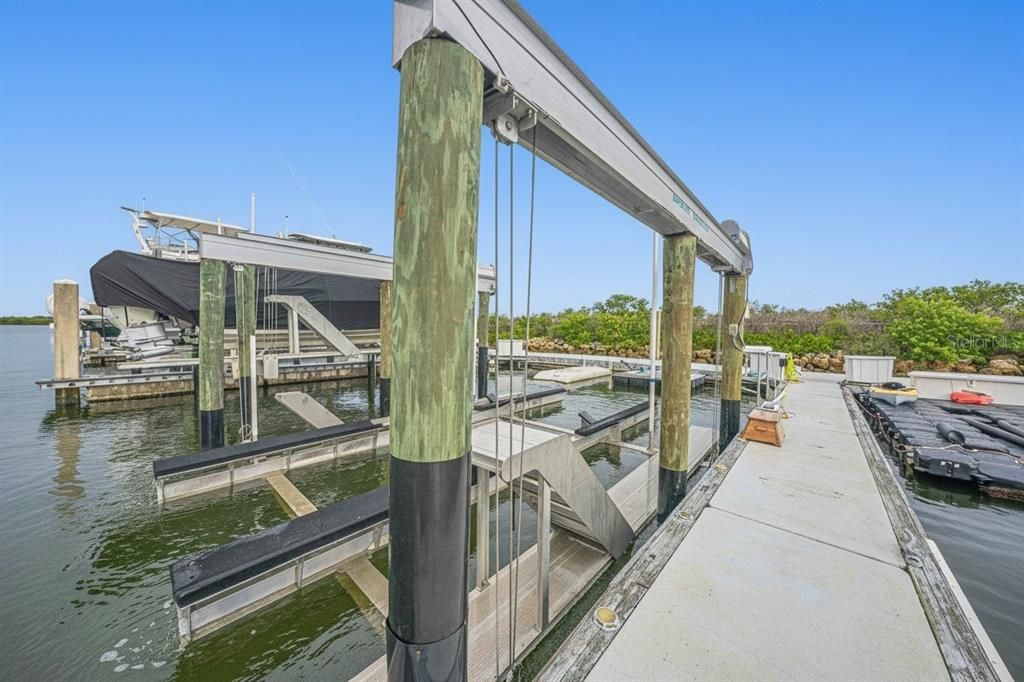 For Sale: $915,000 (3 beds, 3 baths, 1952 Square Feet)