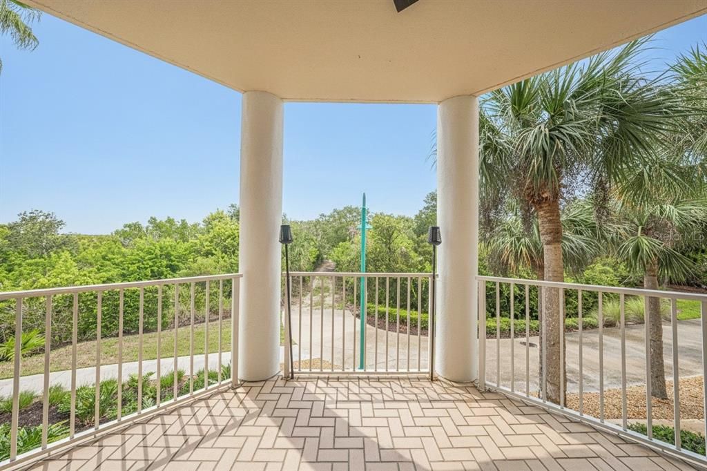 For Sale: $915,000 (3 beds, 3 baths, 1952 Square Feet)