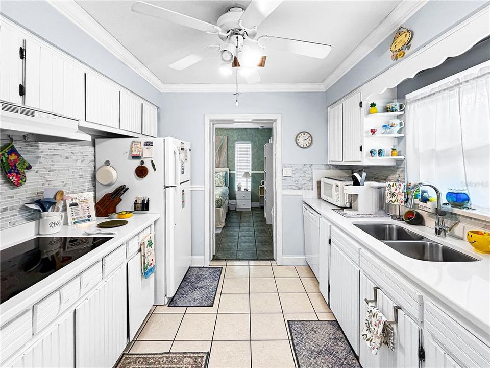 Activo con contrato: $360,000 (3 camas, 2 baños, 1200 Pies cuadrados)