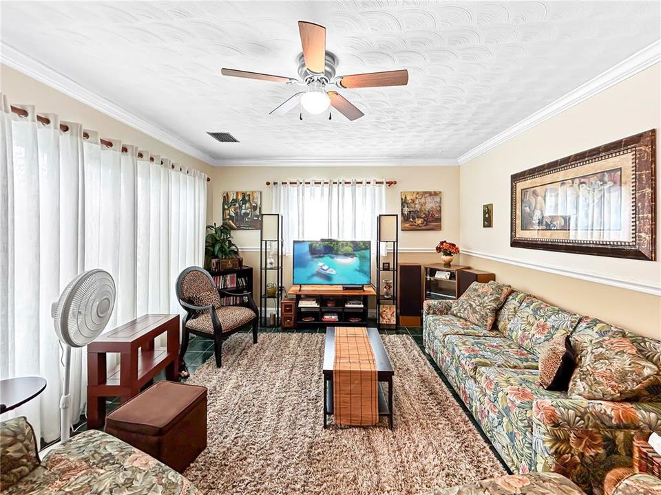 Activo con contrato: $360,000 (3 camas, 2 baños, 1200 Pies cuadrados)