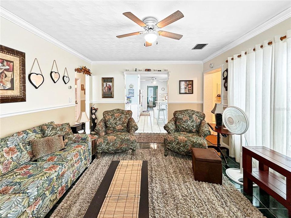 Activo con contrato: $360,000 (3 camas, 2 baños, 1200 Pies cuadrados)