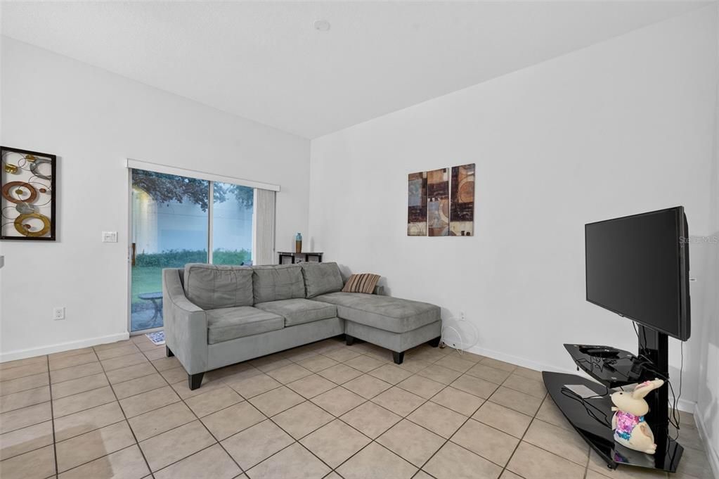 В аренду: $1,800 (2 спален, 2 ванн, 1306 Квадратных фут)