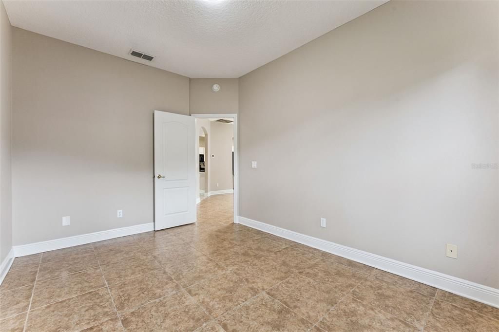 For Sale: $319,900 (2 beds, 2 baths, 1722 Square Feet)