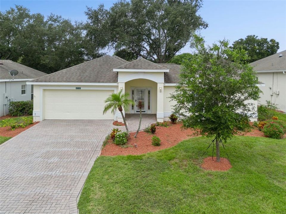 For Sale: $319,900 (2 beds, 2 baths, 1722 Square Feet)