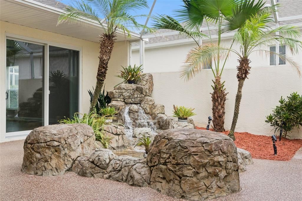 For Sale: $319,900 (2 beds, 2 baths, 1722 Square Feet)