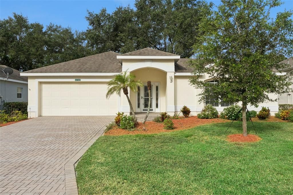 For Sale: $319,900 (2 beds, 2 baths, 1722 Square Feet)