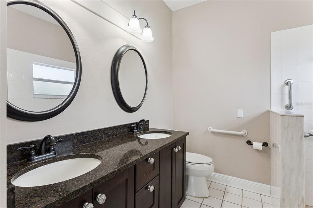 For Sale: $319,900 (2 beds, 2 baths, 1722 Square Feet)