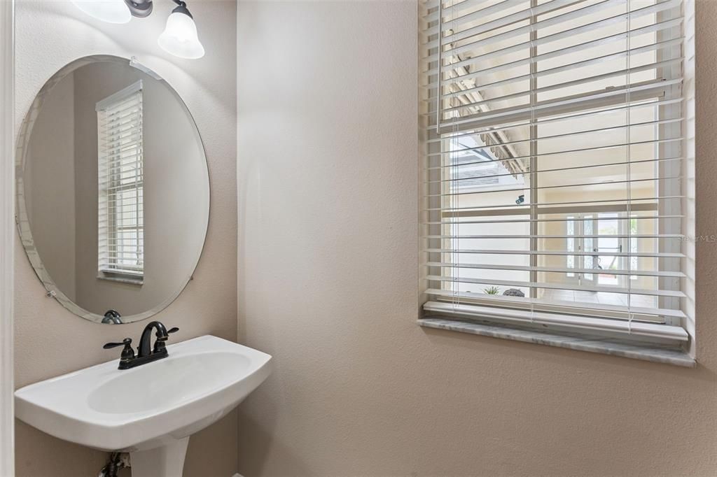 For Sale: $319,900 (2 beds, 2 baths, 1722 Square Feet)