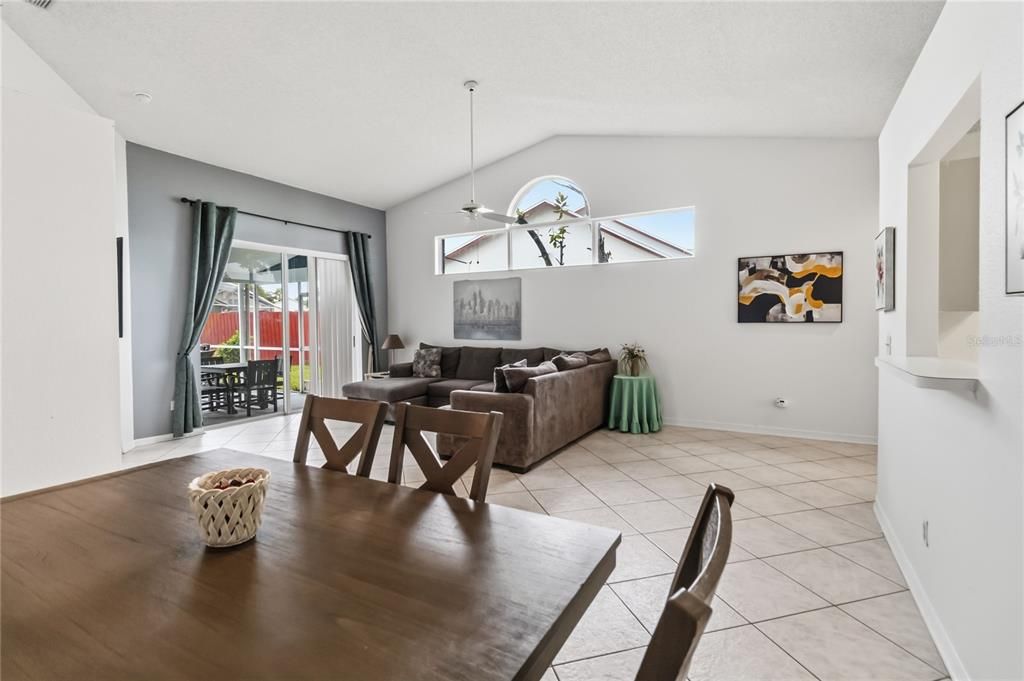 En Venta: $385,000 (3 camas, 2 baños, 1553 Pies cuadrados)