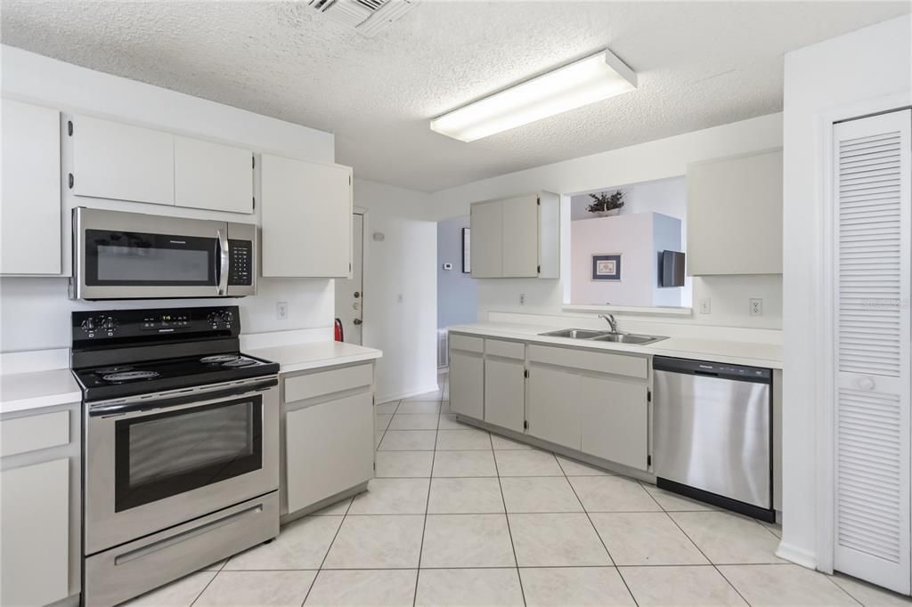 En Venta: $385,000 (3 camas, 2 baños, 1553 Pies cuadrados)