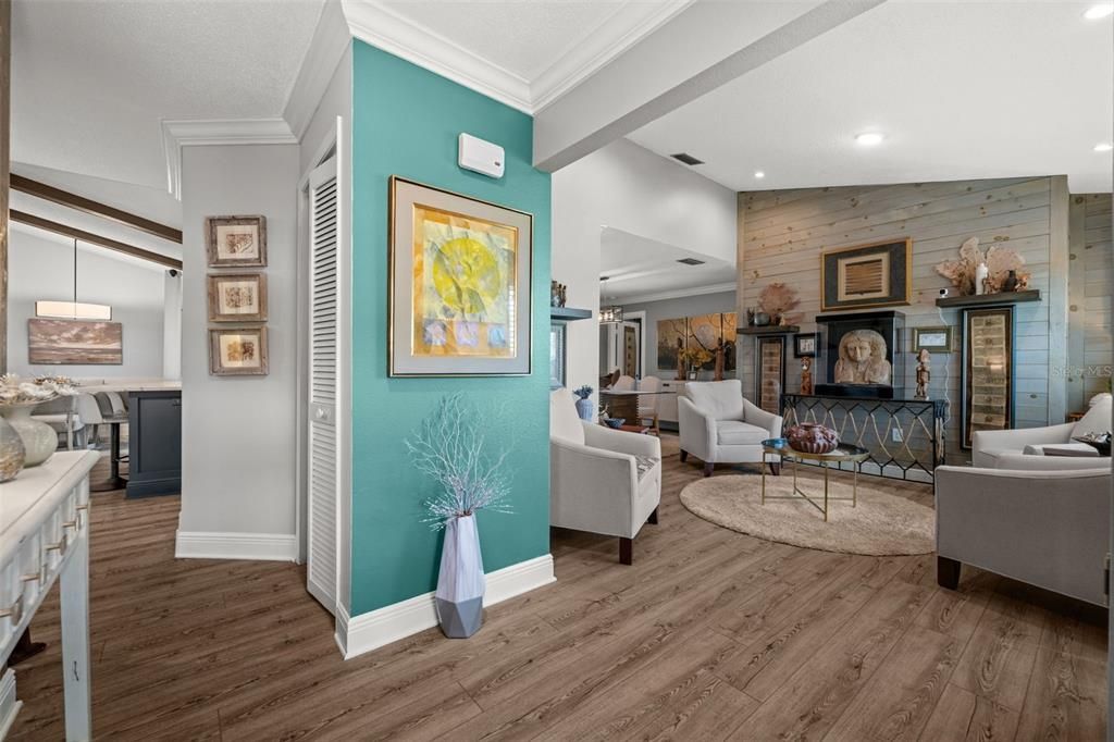 Activo con contrato: $555,000 (3 camas, 2 baños, 2041 Pies cuadrados)